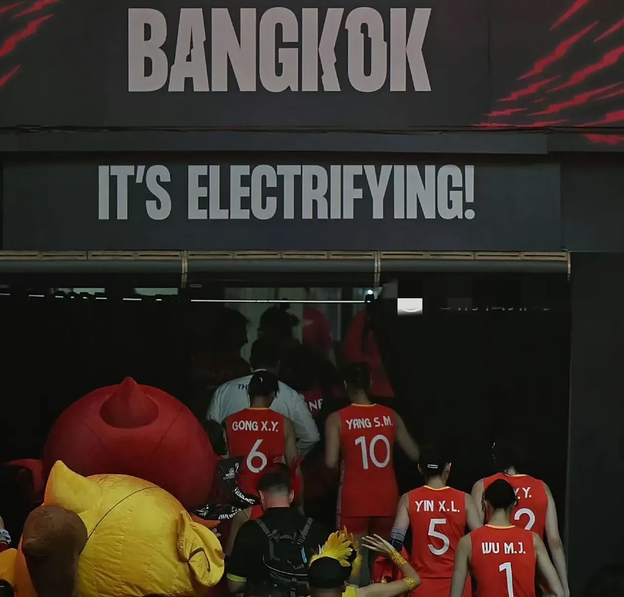 关于英超倒计时；葡萄牙体育今夜篮板制胜；细节引发关注；球迷炸锅；球探报告显示潜力的信息